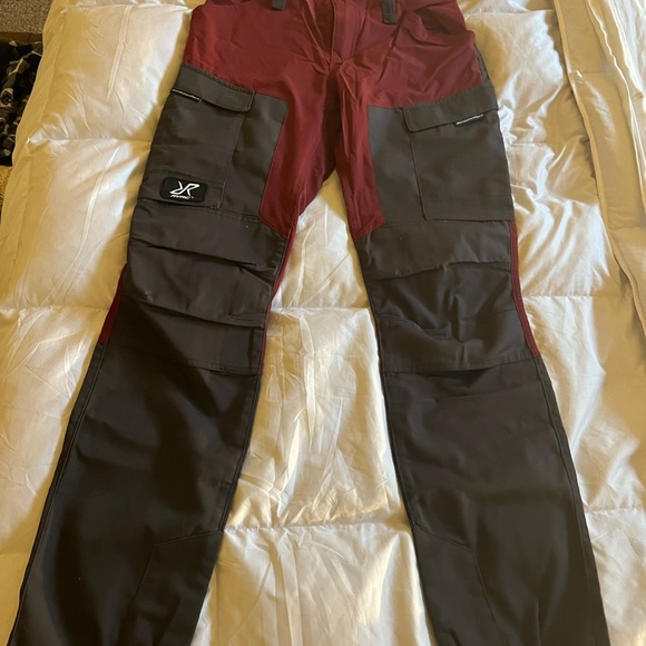 Revolution race GP pants in Bison red - Picture 2 of 4